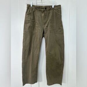 Madewell Women’s Darted Barrel leg Pants in Olive.